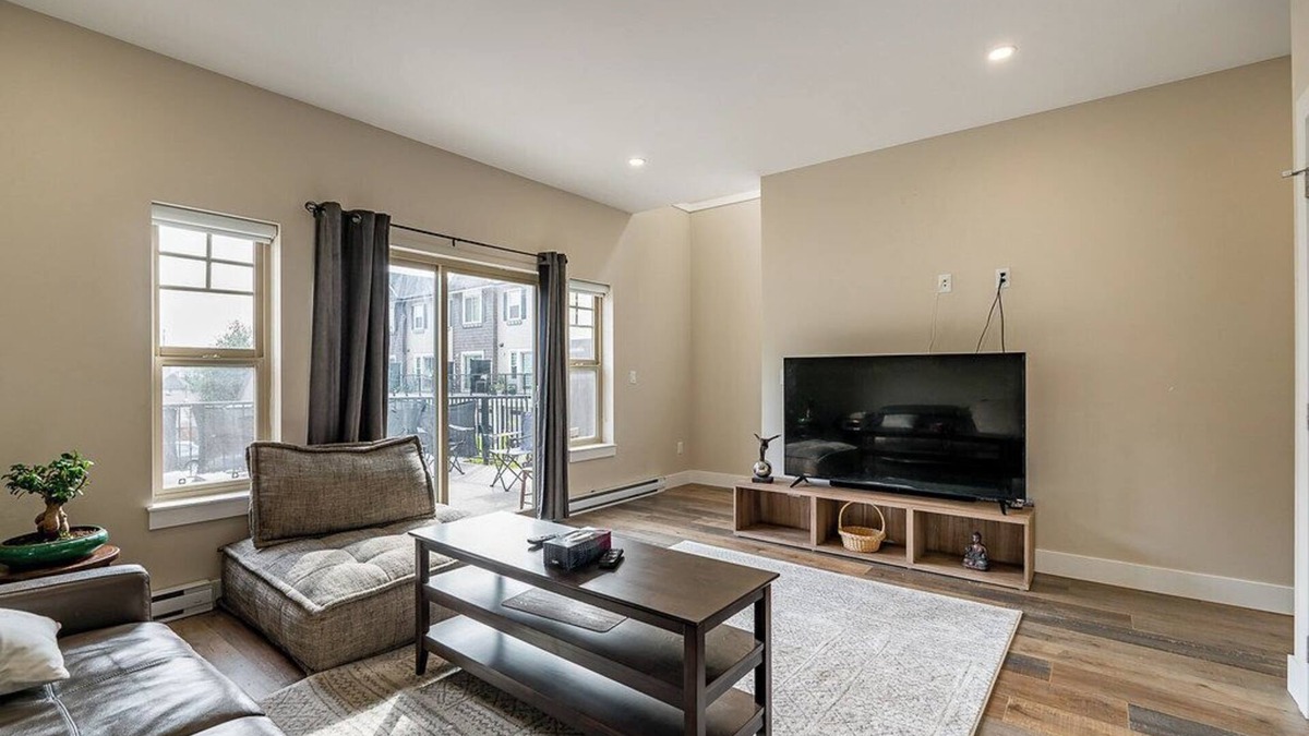 Mill Lake House | Modern luxury 3bedroom 3 bath with huge patio