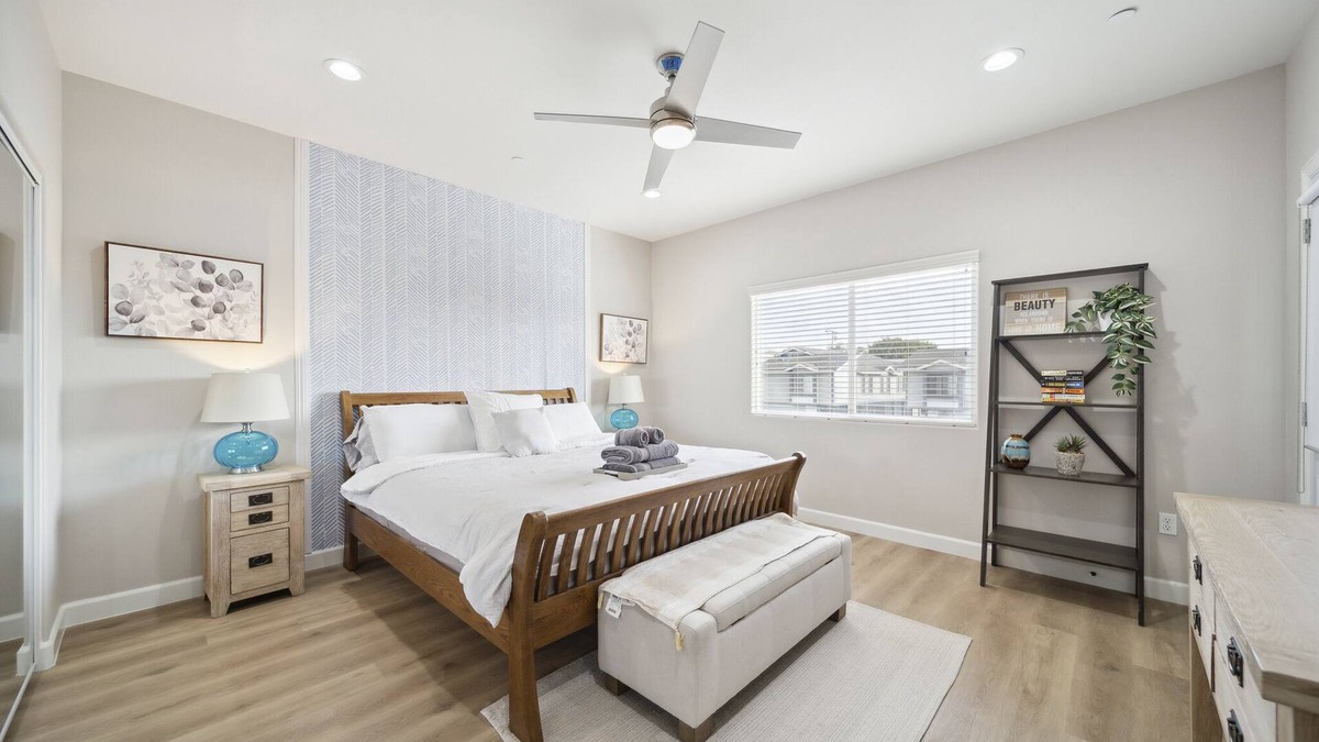 Midway City House | Modern Luxury - 4 bedroom - 14 guests - Disney +EV Charge