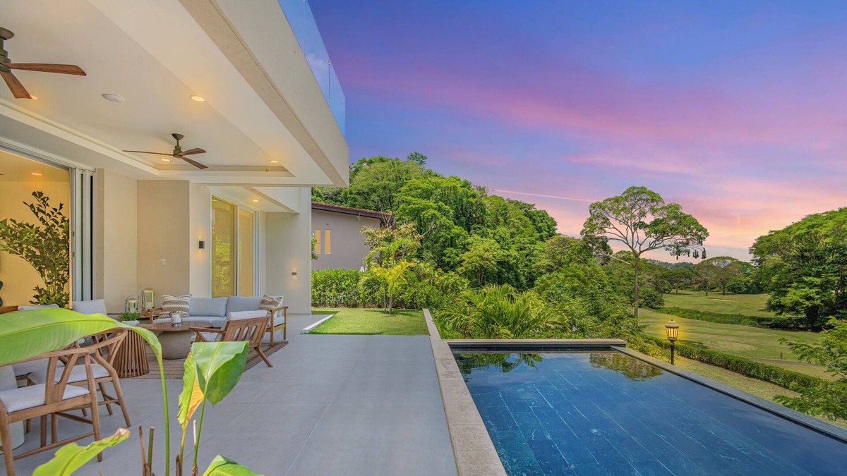 Pacuare Reserve House | Modern Luxury 4 Bedroom Fairway Dream Home.