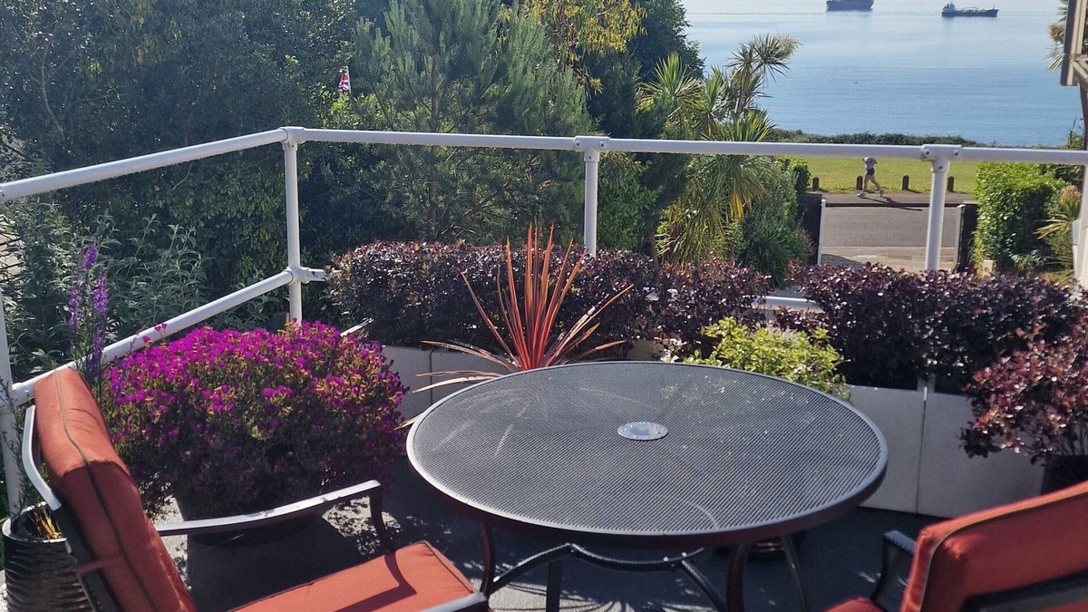 Maenporth Apartment | Modern Luxury Apartment with Parking, Seaview Terrace & EV Point