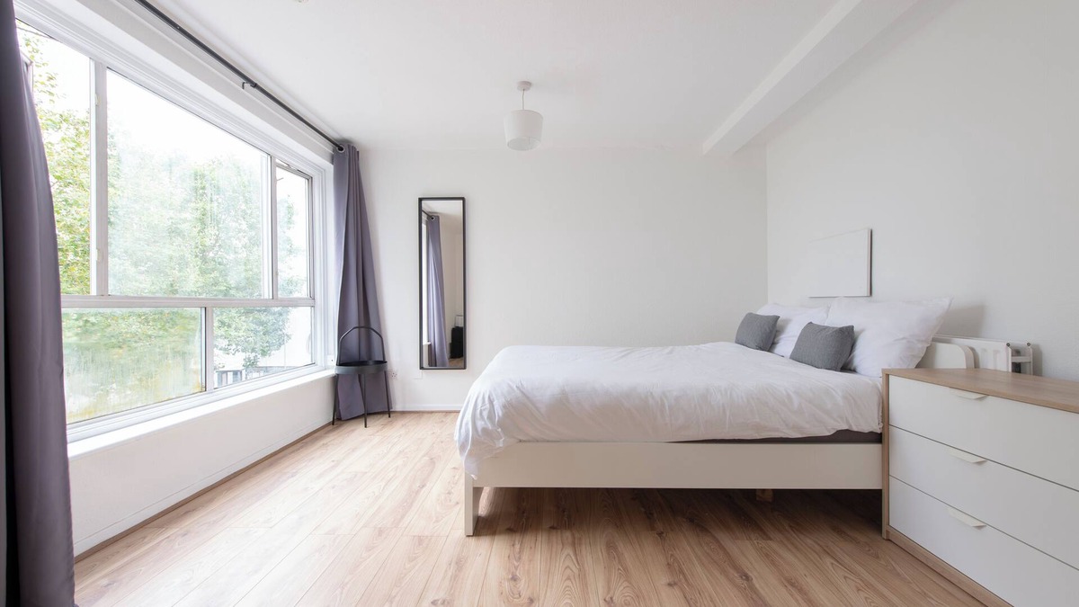 Tower Hamlets Apartment | Modern Luxury Apartment Near Mile End
