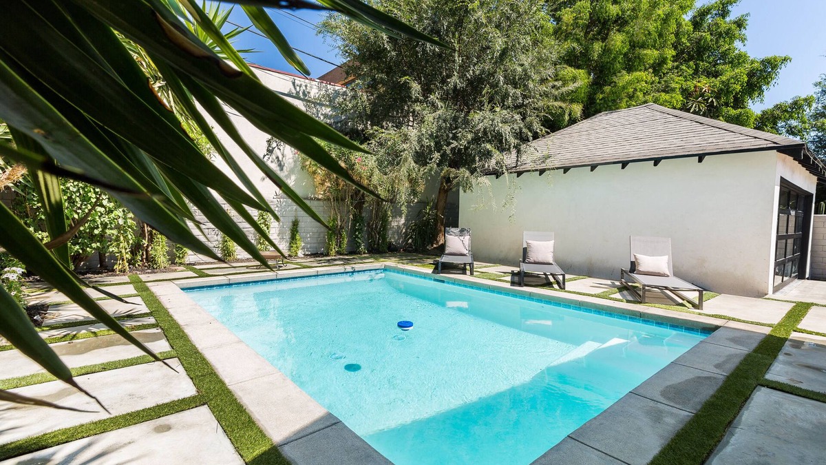 Larchmont House | Modern Luxury Bungalow with a Pool in Larchmont Village