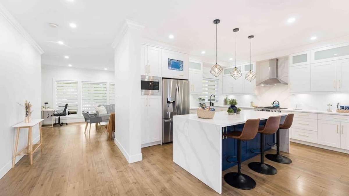 Langley House | Modern Luxury ~ Gorgeous ~ BBQ ~ Workspace ~ EV!