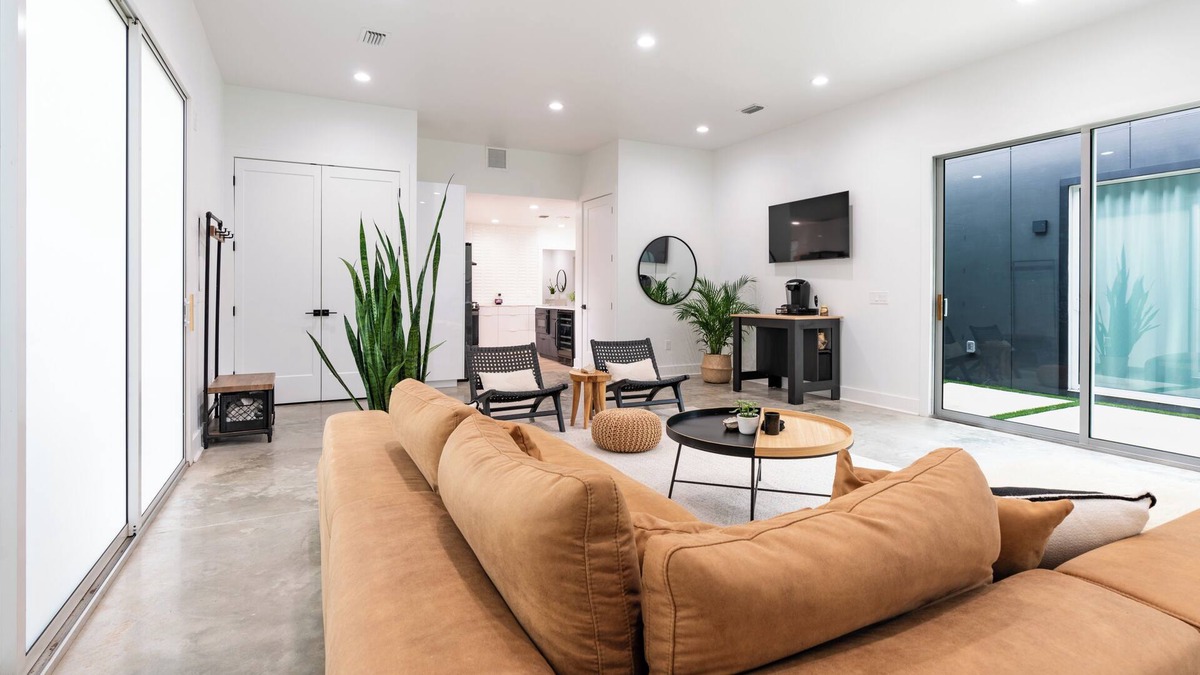 Tallahassee House | Modern Luxury in Historic Neighborhood