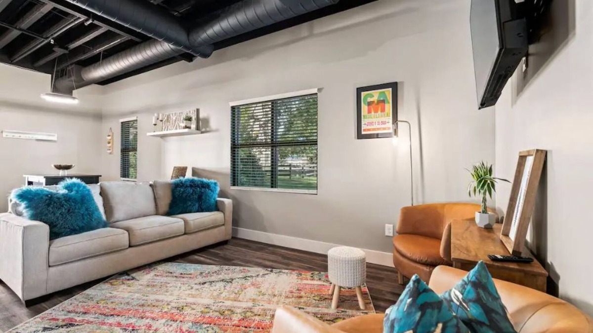 Gallatin Apartment | Modern Luxury Loft in Historic Downtown Gallatin