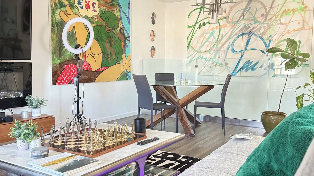 Getty Square House | Modern Luxury Loft with Artful Vibes