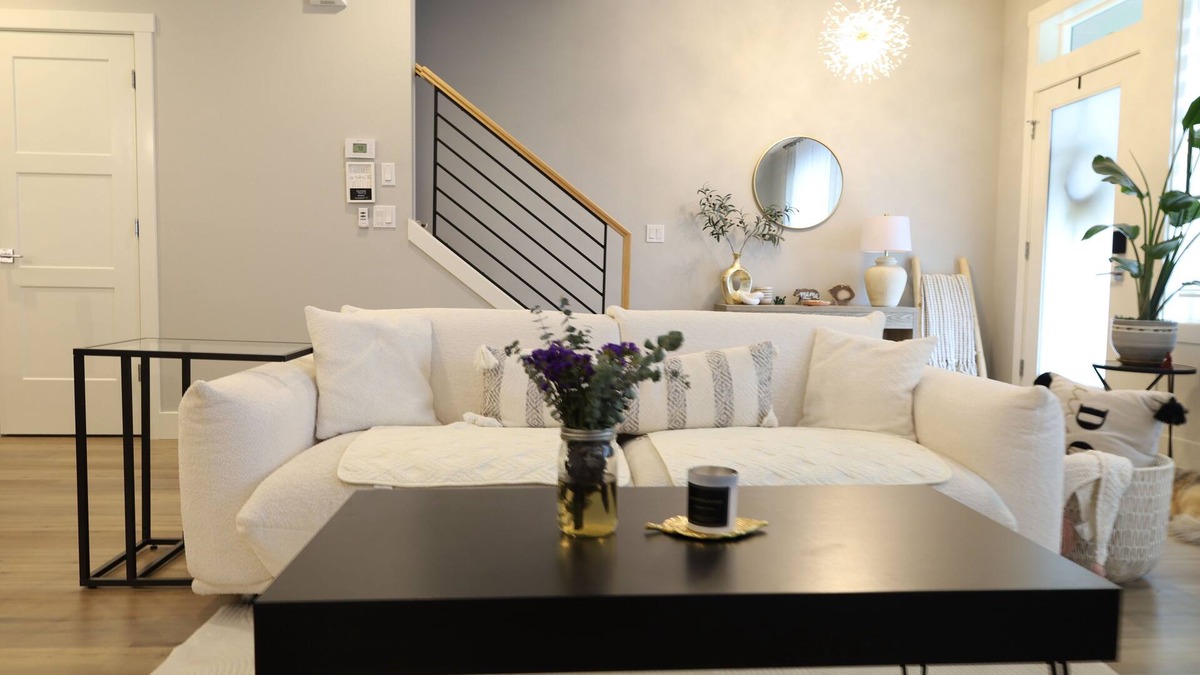 Vancouver House | Modern & Luxury Townhome in Vancouver WA [3BR/2.5BA]