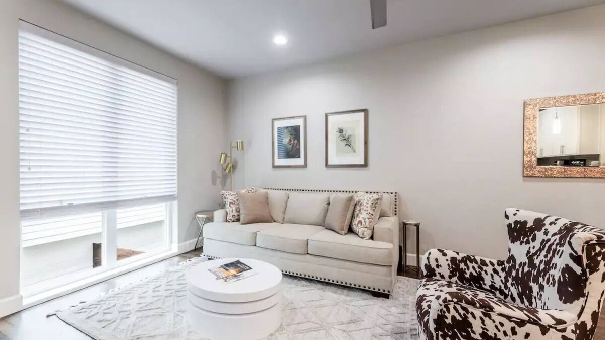 Knox - Henderson House | Modern Luxury Townhome downtown