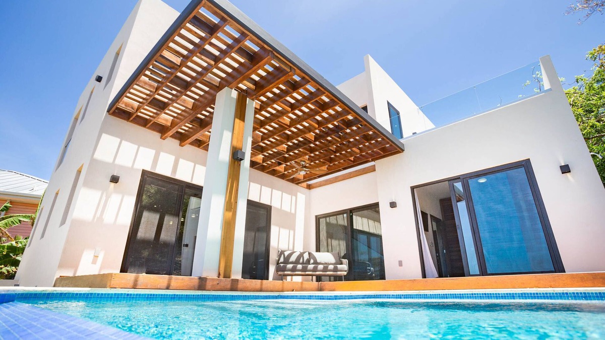 Lighthouse Estates House | Modern luxury with stunning Views at West Bay Breeze