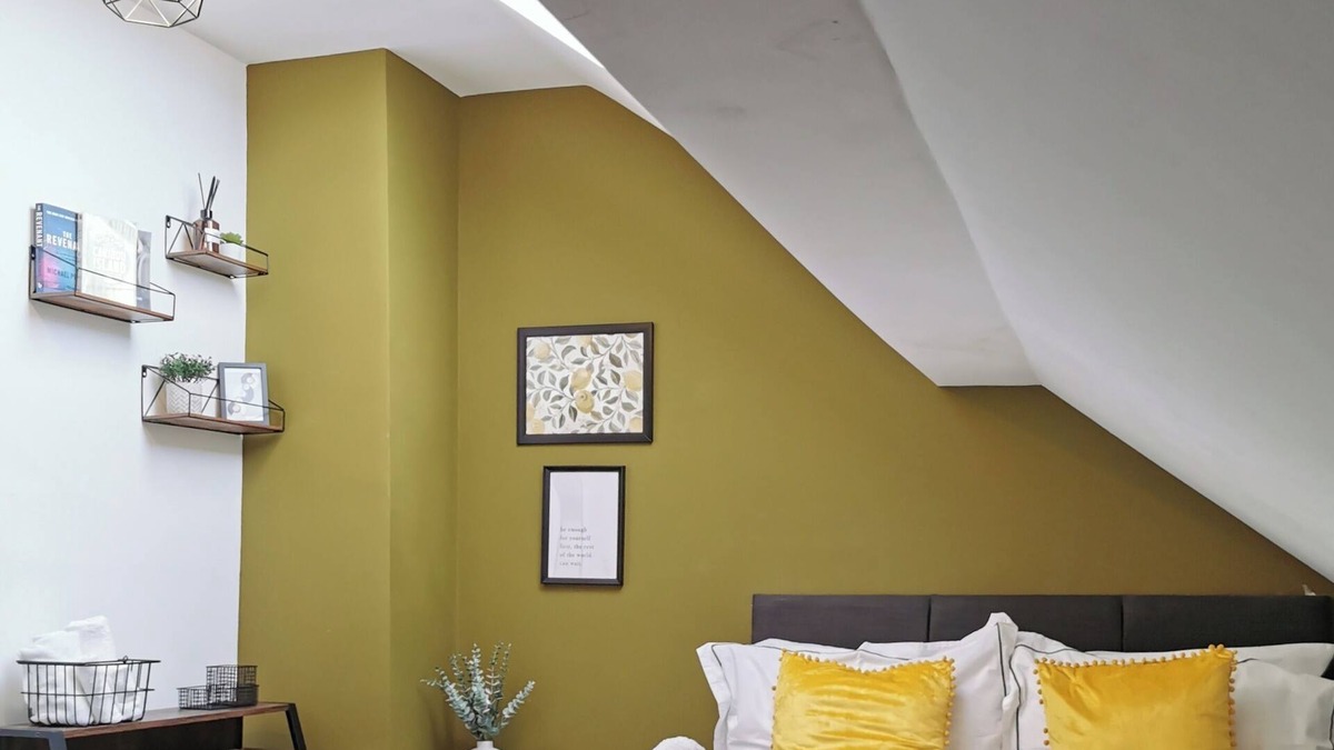 Liverpool Apartment | Modern Maisonette ideal for larger groups, families and contractors.