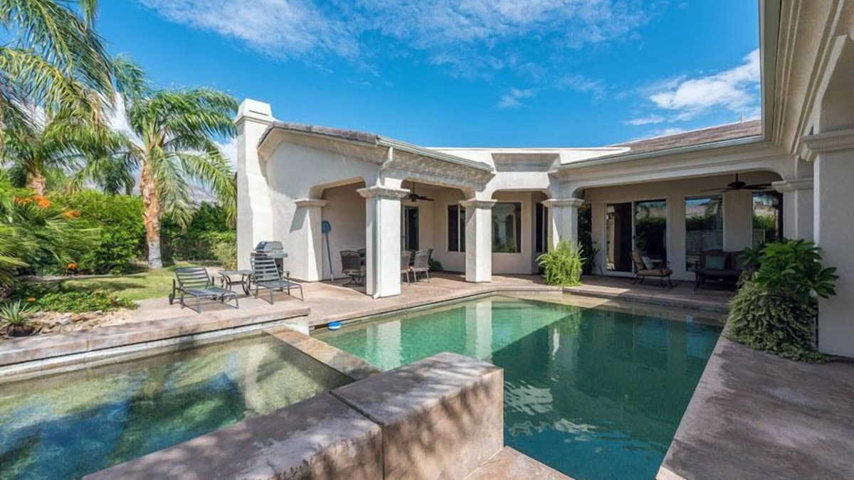 Racquet Club South House | Modern Mediterranean - 3 Bed 4 Bath Home