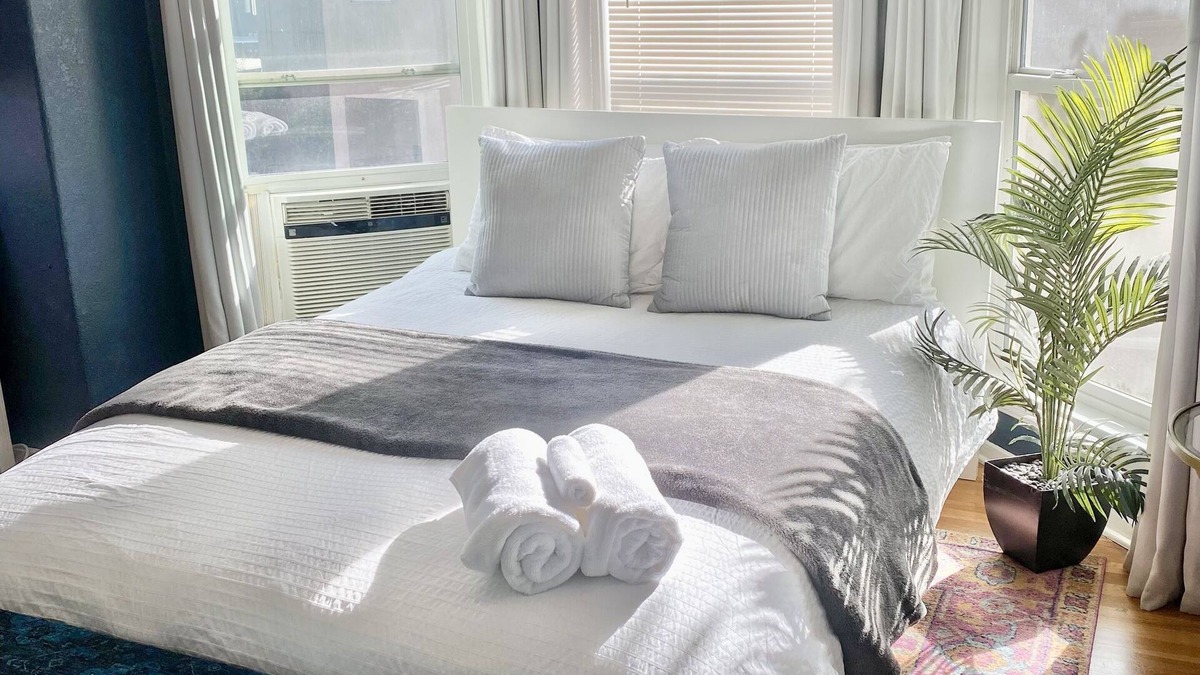 Midtown Sacramento Apartment | Modern Midtown Victorian Studio near Downtown!