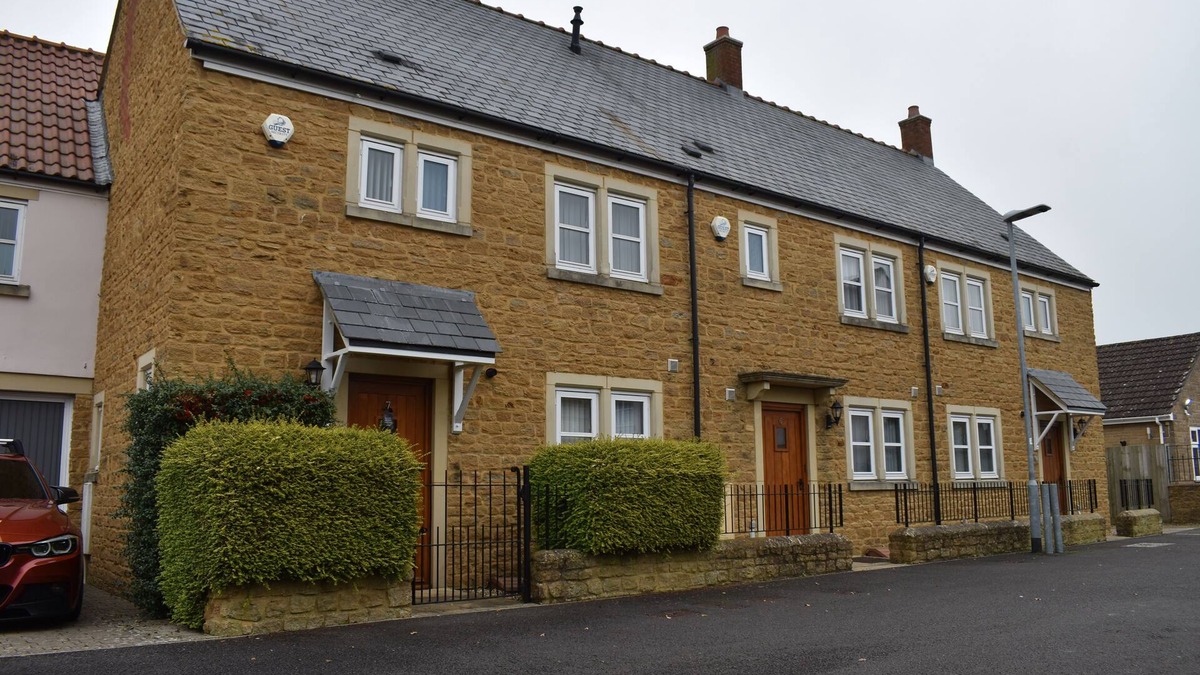 Norton Sub Hamdon Cottage | Modern minimal style accommodation