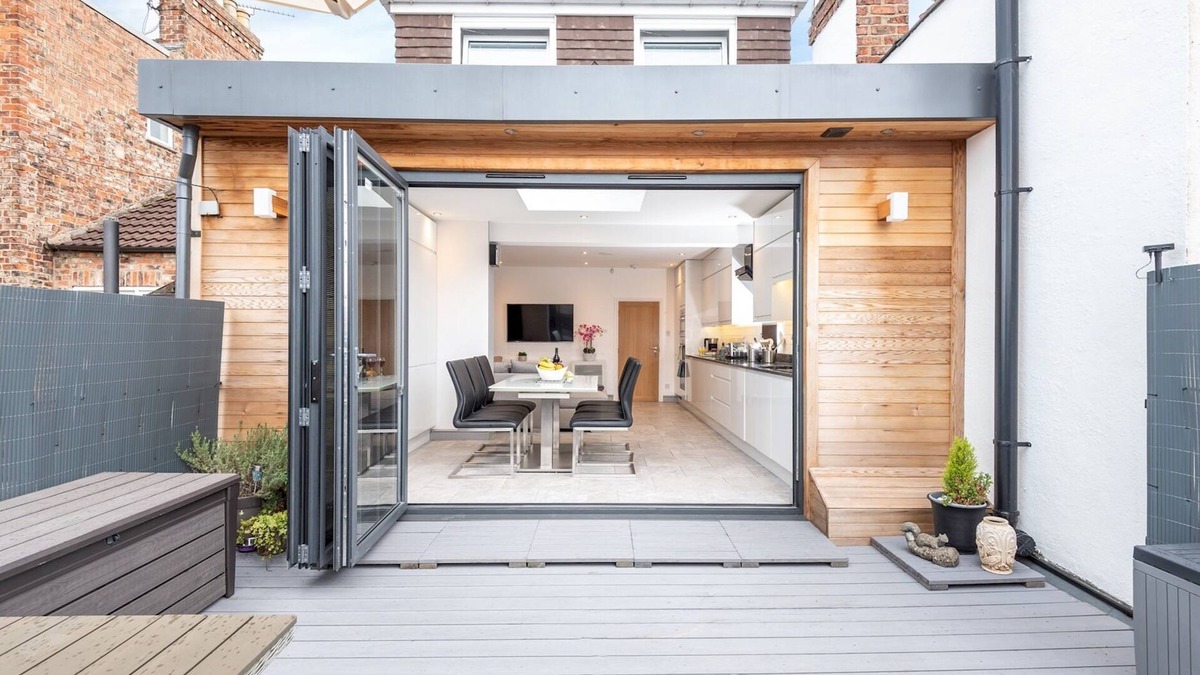 Heworth Apartment | Modern Minimalist 3-Bed Duplex Apartment in York I Pass The Keys