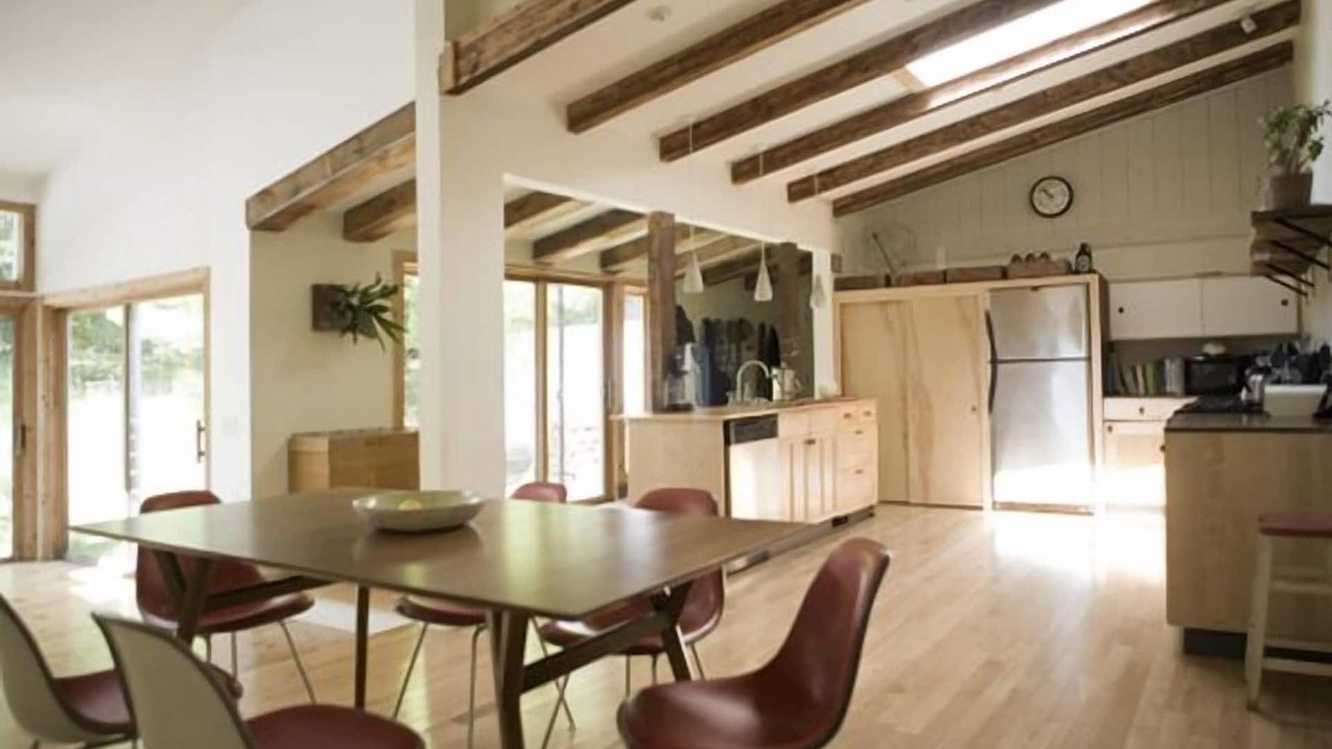 Taghkanic House | Modern, Minimalist, Light-filled Home with Hot Tub Near Catamount Ski