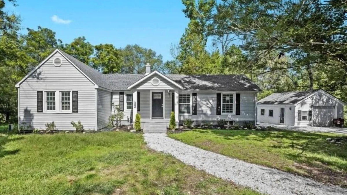 Montague House | Modern Montague/Milford Area Home