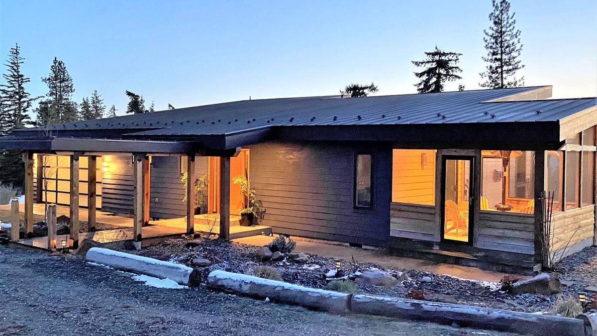 Lyle House | Modern Mountain View Getaway - 26 Acres