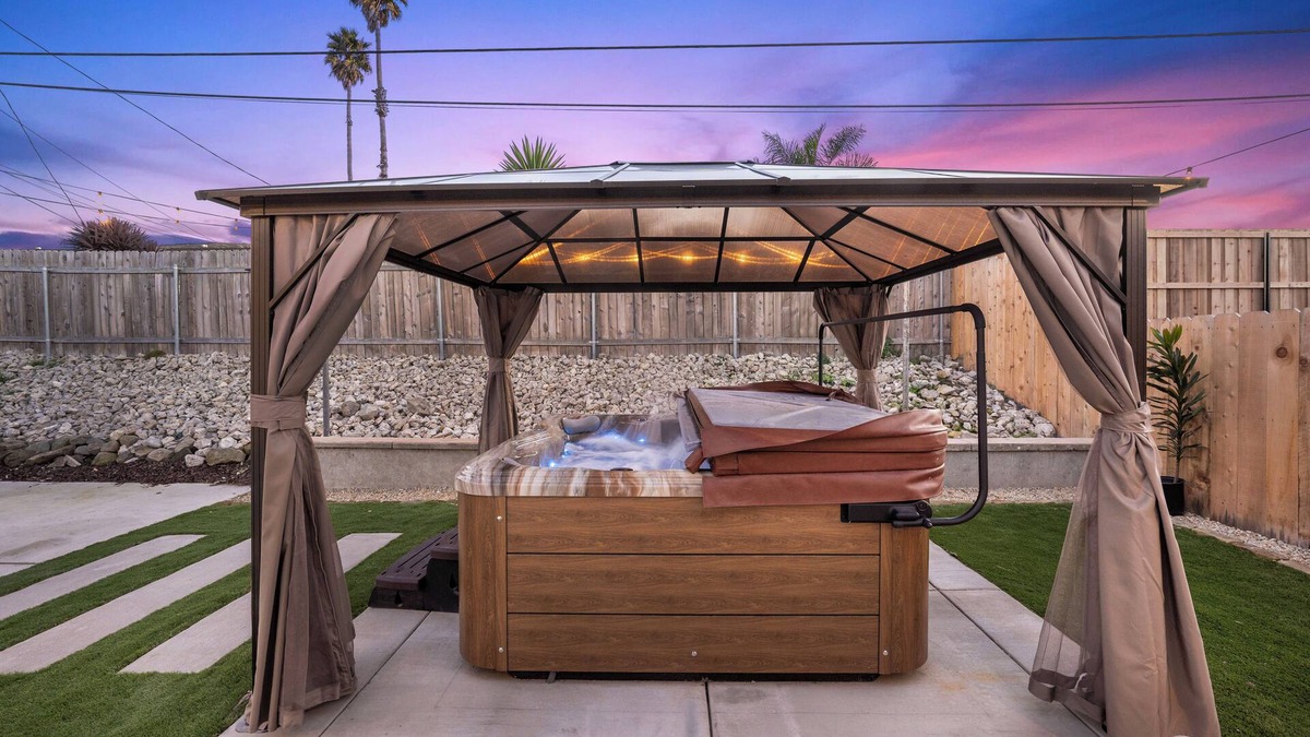 Lompoc House | Modern Mountain View home