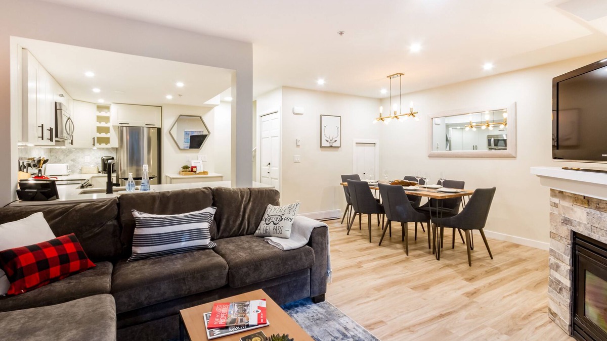Village North Condo | Modern Mountain Villa/AC/Hot Tub & Pool/Free Parking + Location