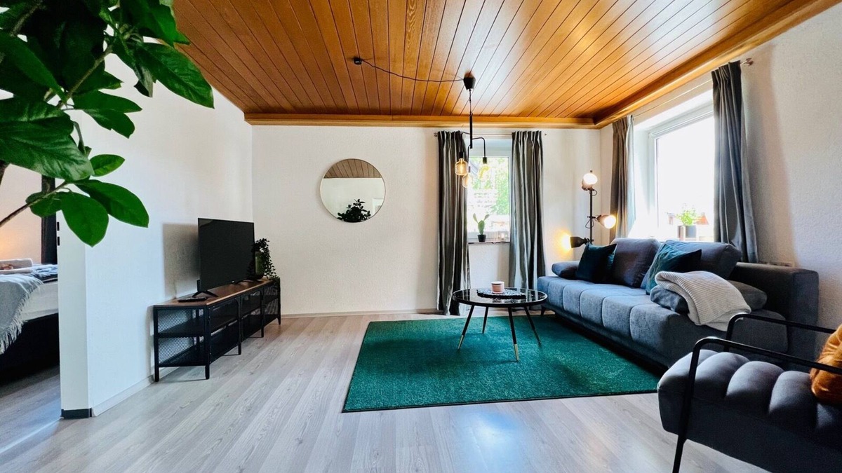 Staffelstein Apartment | Modern, near thermal spring, office, kitchen, parking spot