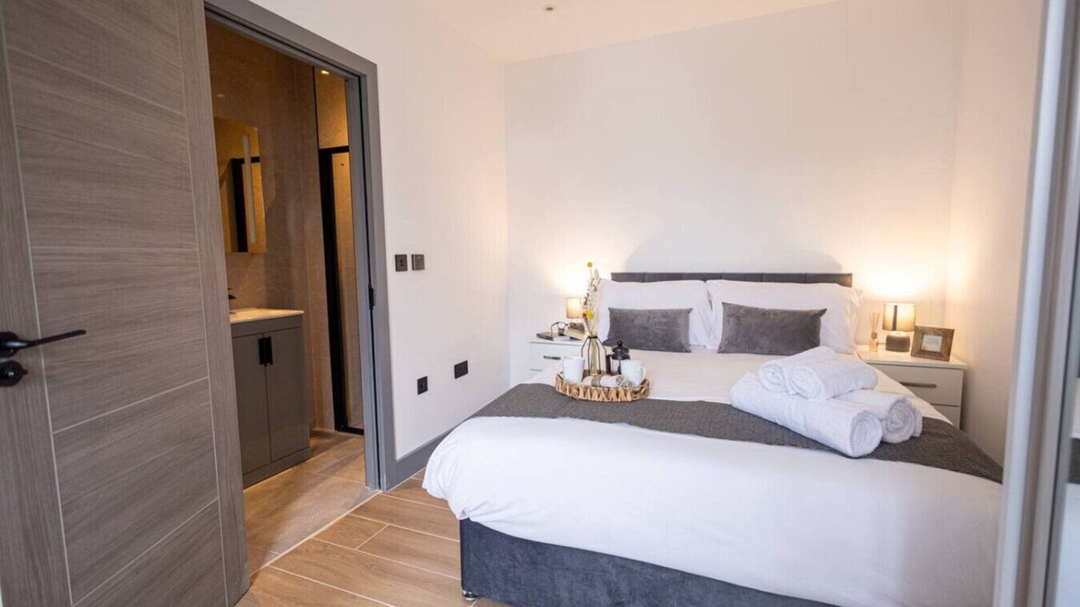 West Finchley Apartment | Modern New 2BR/2BA in Finchley