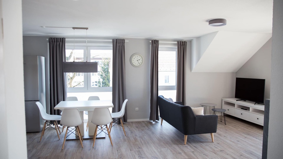 Trossingen Apartment | Modern new-build apartment with 35 sqm roof terrace + fireplace
