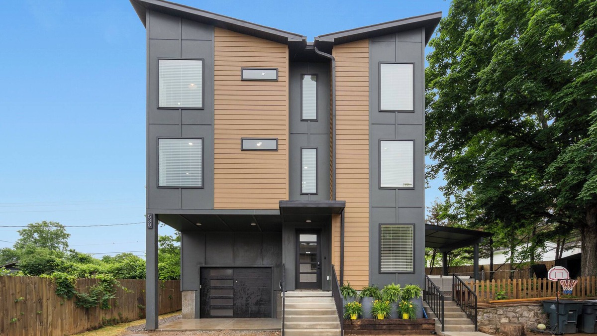 Charlotte Park House | Modern new construction 4-bedroom house with Sauna, AC, car charger in Nashville