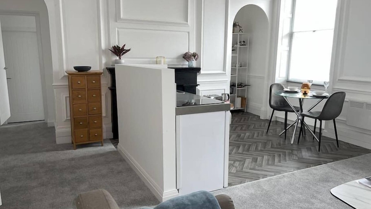 Worksop Apartment | Modern newly refurnished apartment in the heart of Sherwood Forest- Worksop Nottinghamshire