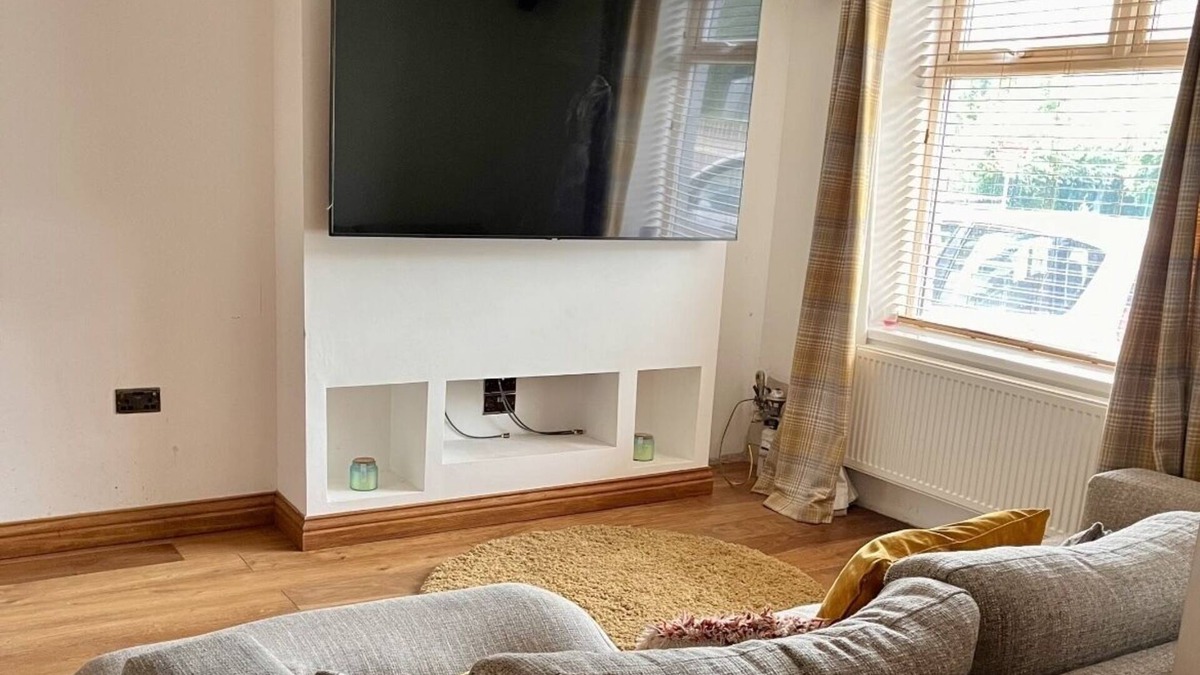 Waunlwyd House | Modern Newly Renovated 3 Story House in Ebbw Vale