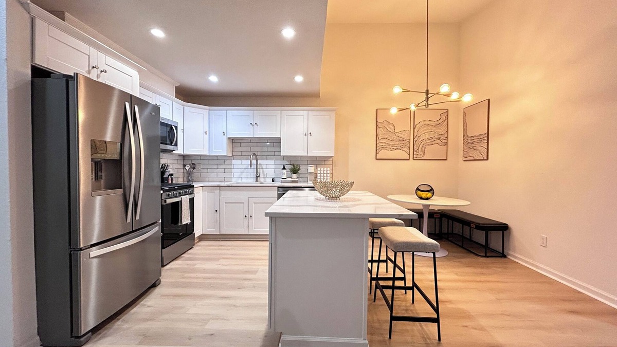 South Natomas House | Modern newly renovated 3-bedroom duplex in welcoming Sacramento with Wi-Fi, AC