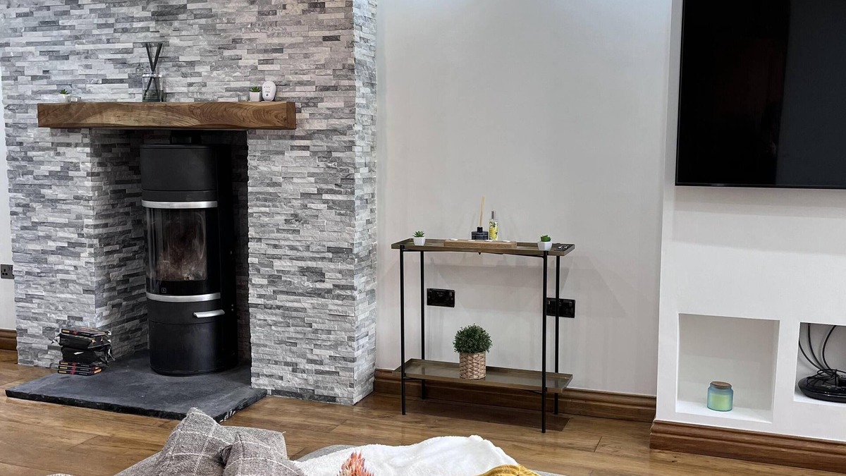 Waunlwyd House | Modern Newly Renovated 3 Story House in Ebbw Vale