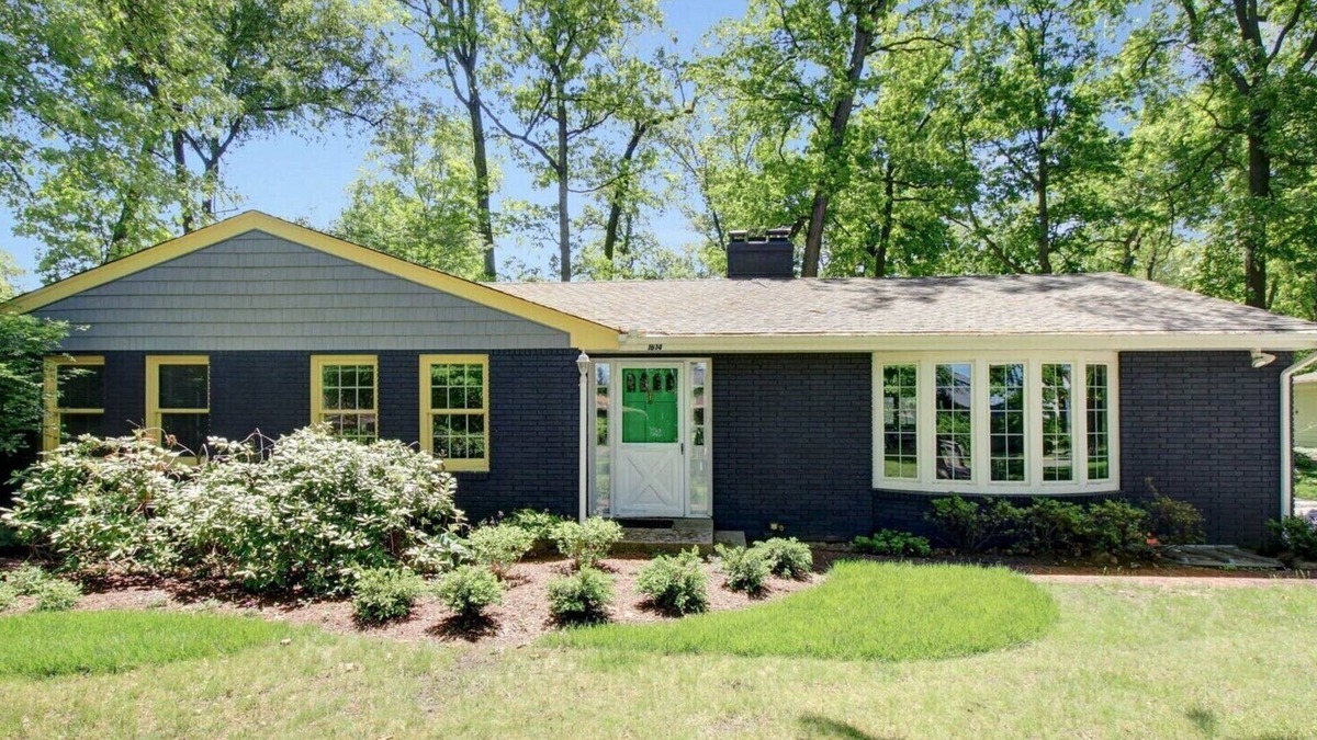 Wooded Estates House | Modern Notre Dame Get Away! EV Charger (1614)