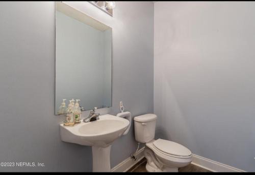 OakLeaf Plantation House | Modern Oakleaf Condo