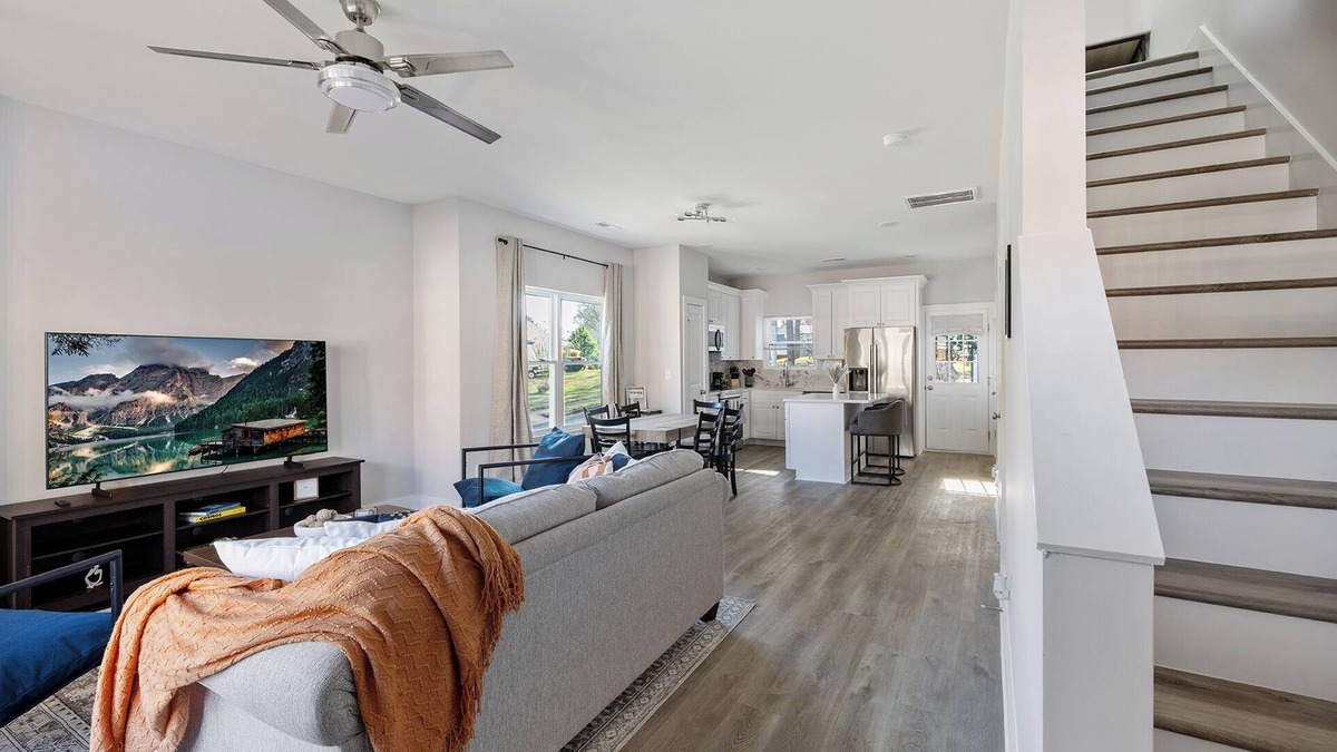 Kannapolis House | Modern Oasis Full Duplex 6 Bed 4.2 Bath, Walk to DT