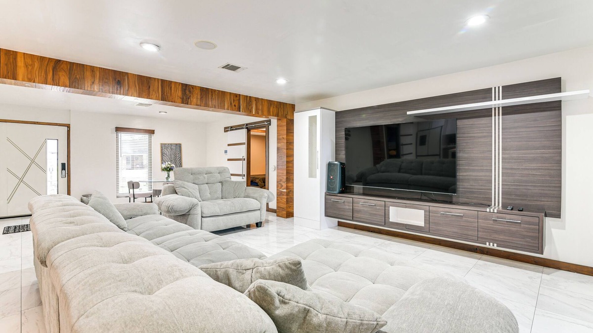 Southbelt/Ellington House | Modern Oasis w/Outdoor Lounge in Houston!