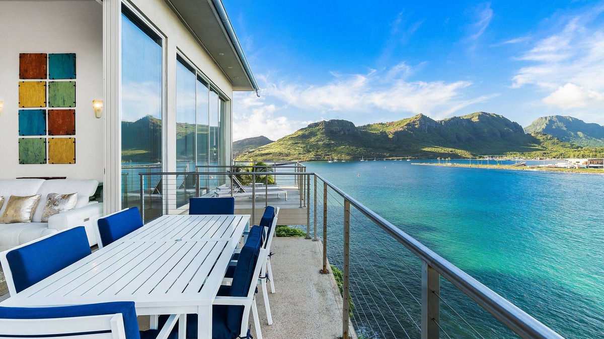 Lihue House | Modern Oceanfront Resort Living. 16' ceilings. Luxury Oceanfront Bedroom Suites.
