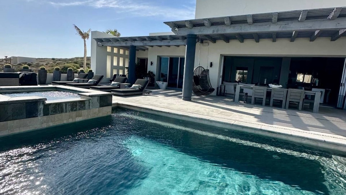 Vinorama Villa | Modern Oceanfront Secluded Solar-powered in a Surfing Paradise
