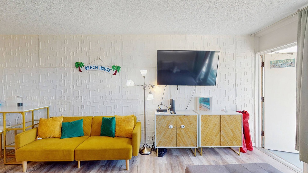 East Daytona Condo | Modern oceanview condo with a kitchenette, balcony and beach access