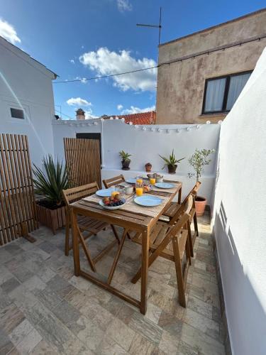 Vila do Bispo Apartment | Modern Old Town House with Sunny Terrace