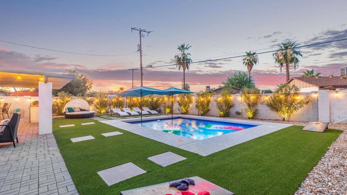 Cox Heights House | “Modern” Old Town Scottsdale, Resort Style yard, Baja HEATED Pool Hot Tub, BBQ