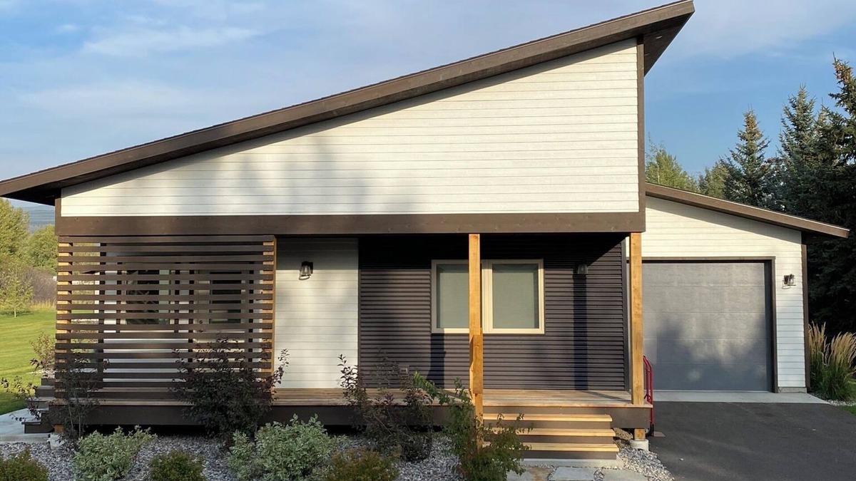 Victor House | Modern on Dandelion Drive