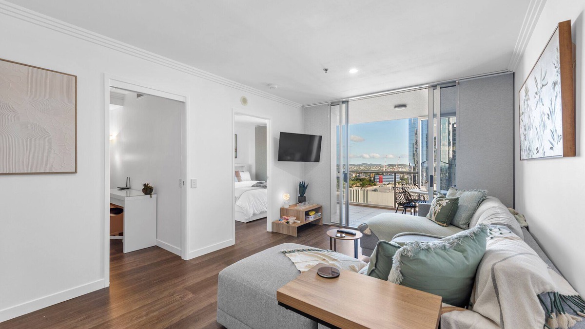 South Brisbane Apartment | Modern on Mary! 1Bed/1Bath/Study/1Car/Views ~ CBD
