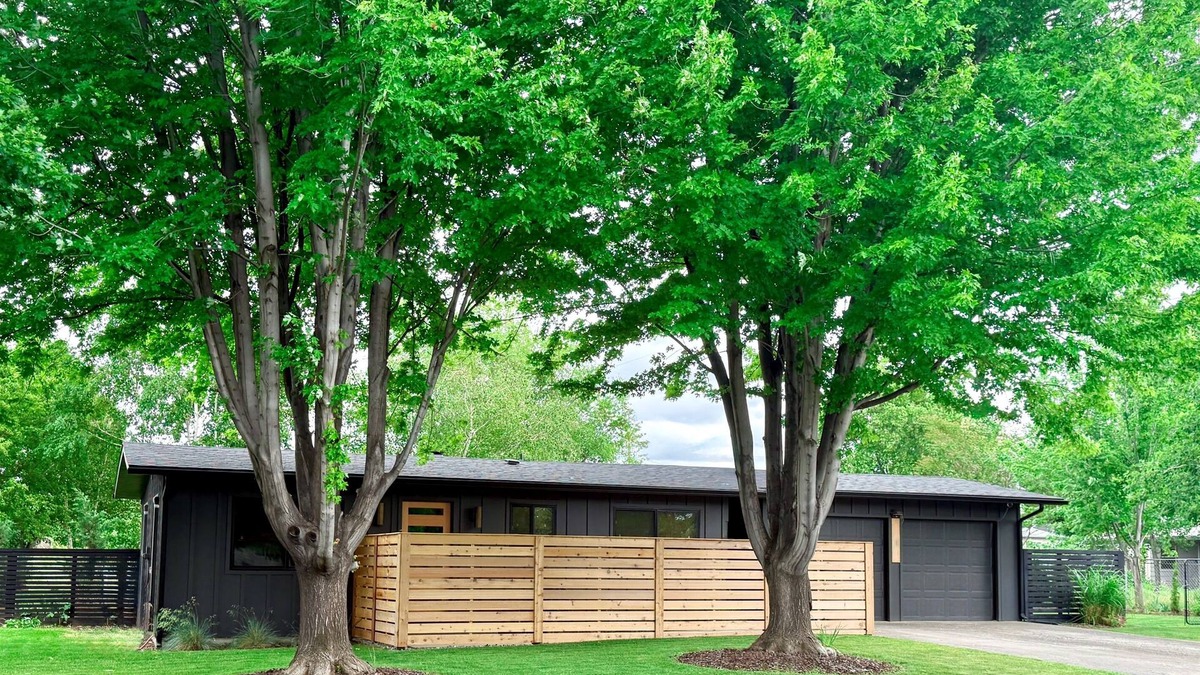 Milton-Freewater House | Modern on the Rocks (with Outdoor Shower!) - In the Heart of Wine Country