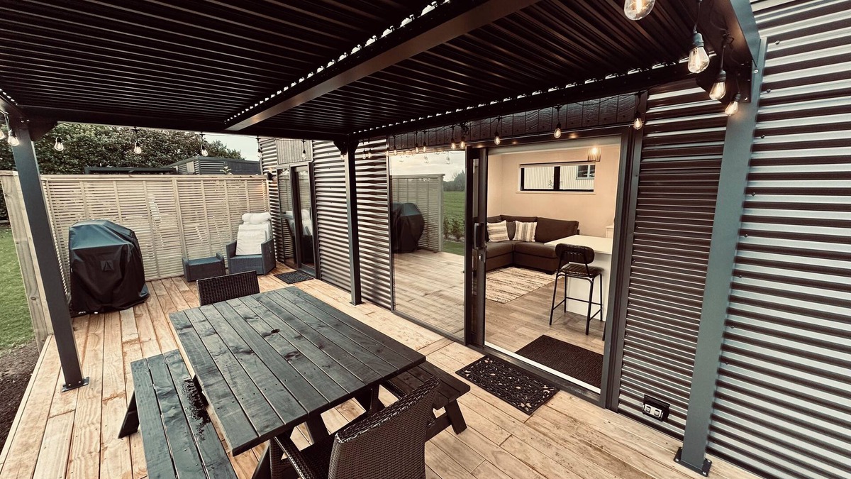 Bombay Cottage | Modern One Bedroom Cottage with Farm Views