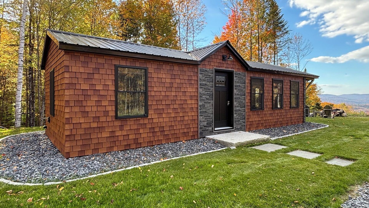 East Burke House | Modern one bedroom home within Kirby’s mountains