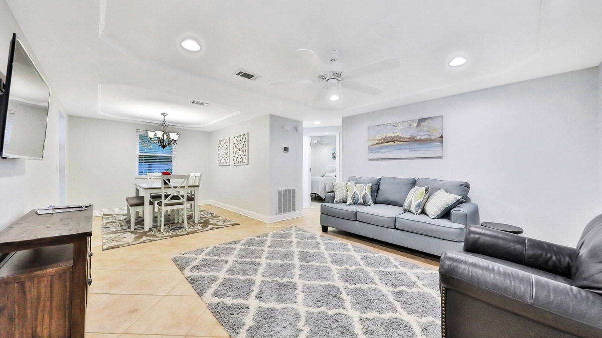 Doctors Inlet House | ★Modern Orange Park Home w/6+Beds & Washer/Dryer Fence★