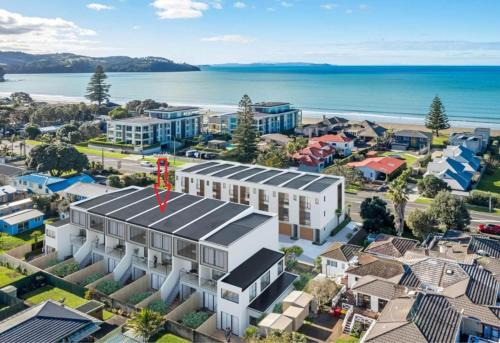 Orewa House | Modern Orewa Delight w Parking just Steps to Beach