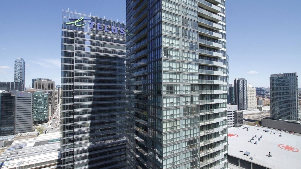 Downtown Toronto Condo | Modern Paradise Condo Just over Scotia Bank Arena/Leafs/Raptors