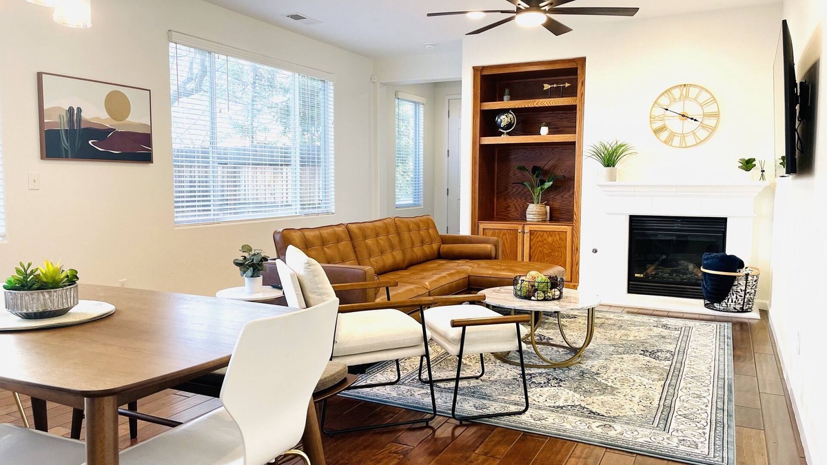 Raisin House | Modern Pet Friendly Fresno/Clovis Area-For Families & Professionals