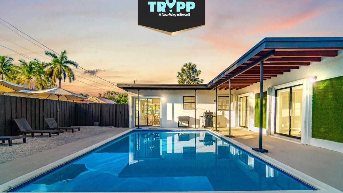 Driftwood House | Modern Pool Home - Great for Families.